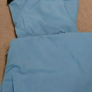 Scrub set